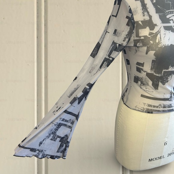 SHEIN Statue Of Liberty Sheer Mesh Graphic Top Women's Size Small y2k 90s - Picture 4 of 5